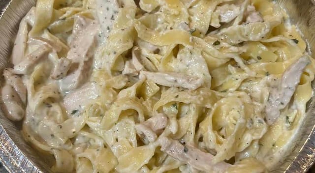 Chicken Fettuccine Alfredo Tray.